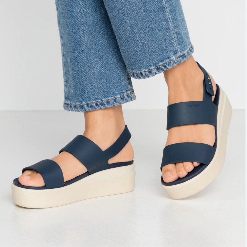 Crocs Brooklyn Low Wedge Size W8 Navy